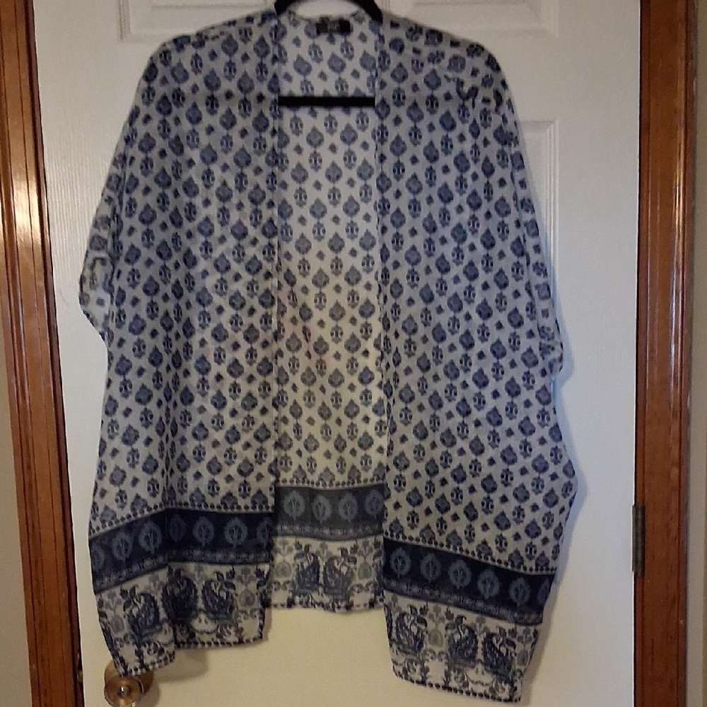 F&F Blue and White Patterned Women's Cape